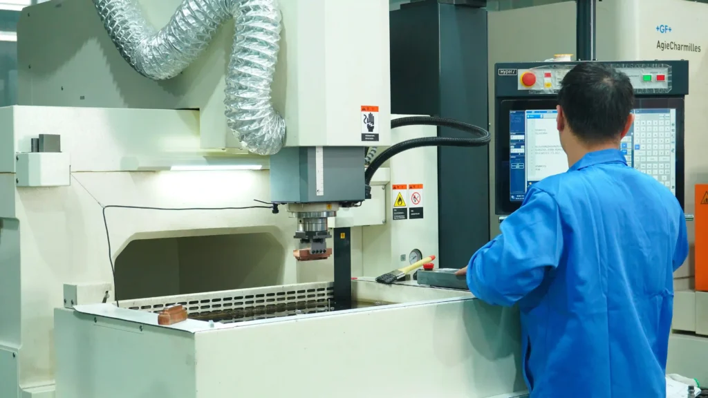 Case Study：How to Source IP68 Certified Waterproof Phone Cases？ YG's Success Story with AdventureGear Co.