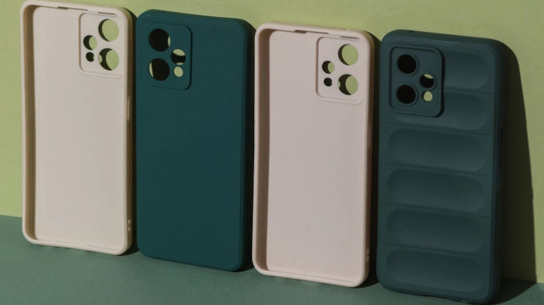 A guide to make a silicone phone case less slippery
