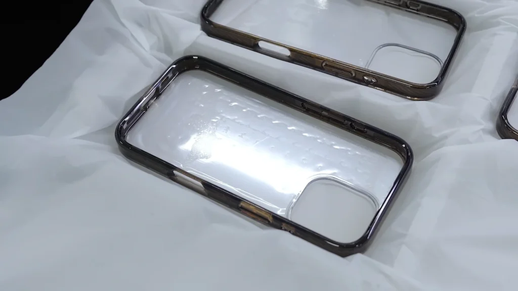 Two-color injection molding case PC back plate +tpu frame phone case