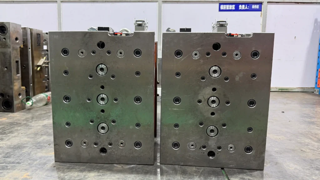 Steel injection molds