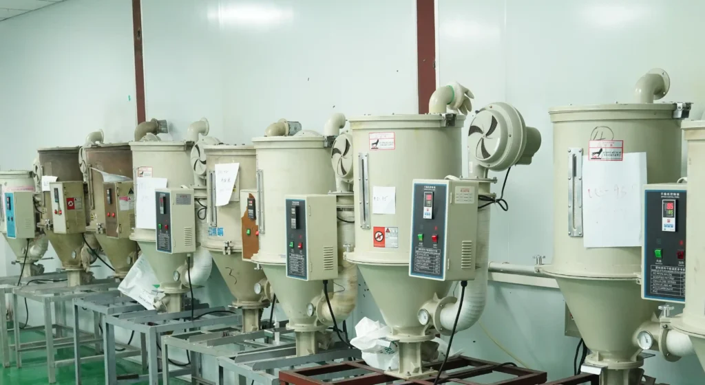 Drying of injection molding materials